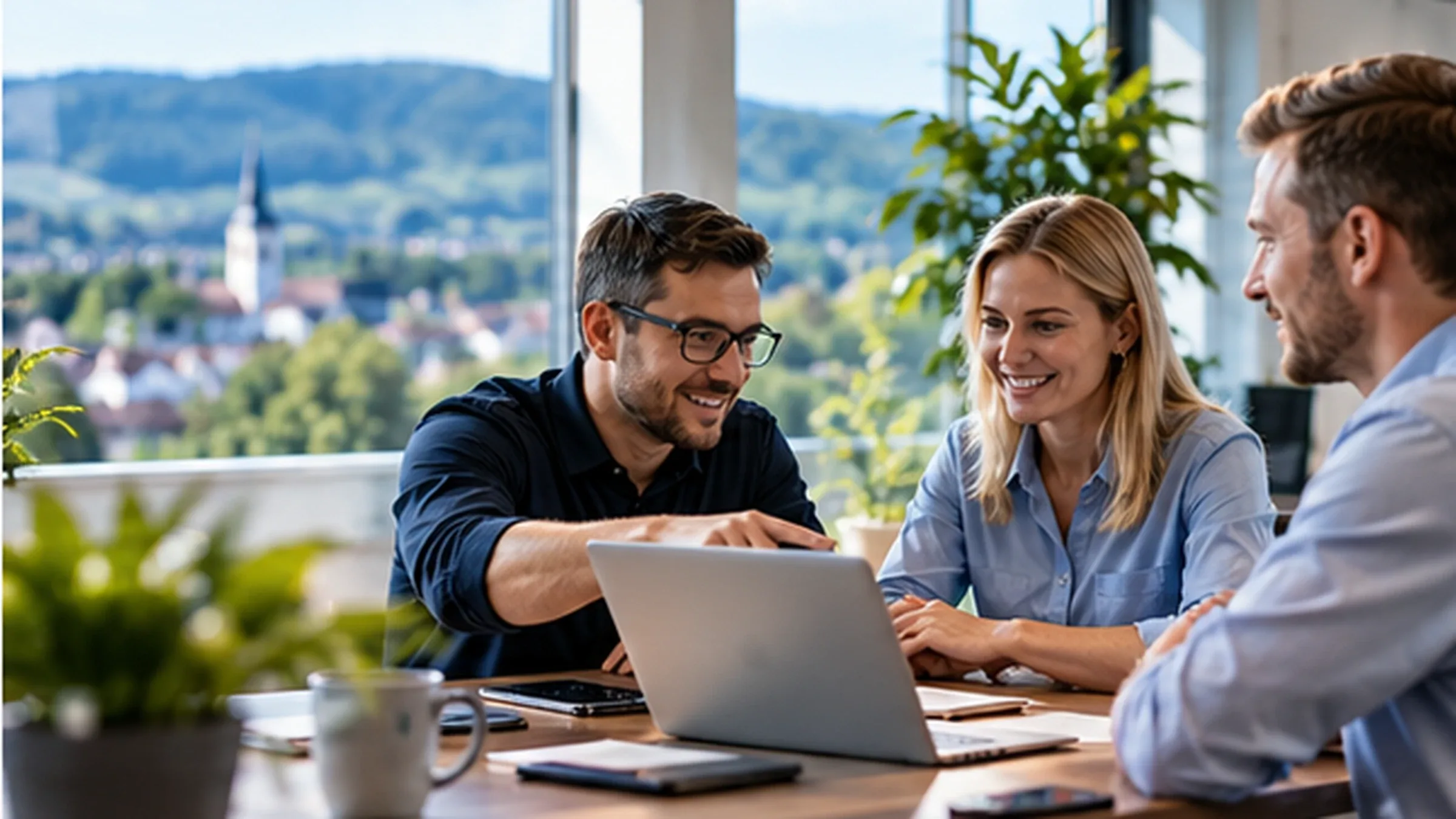 Digitale Zusammenarbeit an einem Büroarbeitsplatz